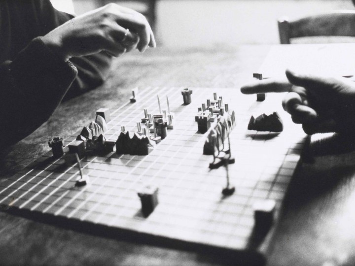 resume-guy-debord-strategie-le-jeu-de-la-guerre-abrege